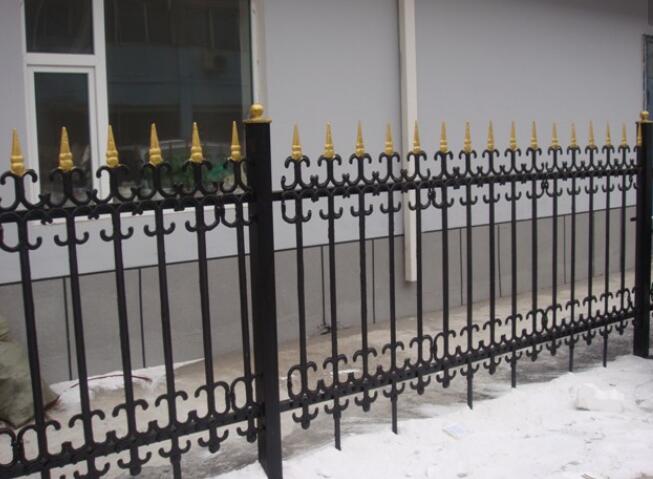室外铁艺护栏安全注意事项有哪些
